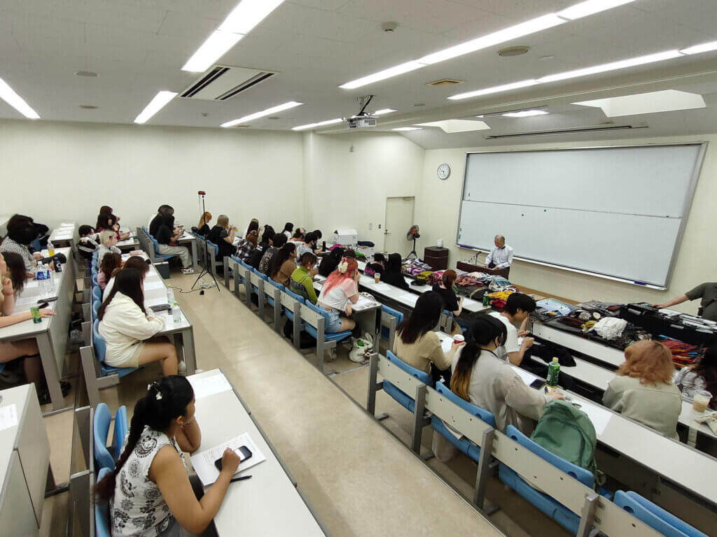 永森先生の講演を聞いている様子。