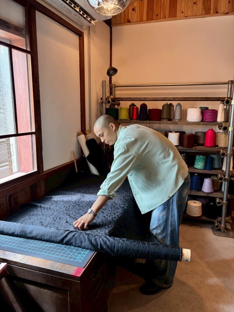 桐生絹織の職人さん